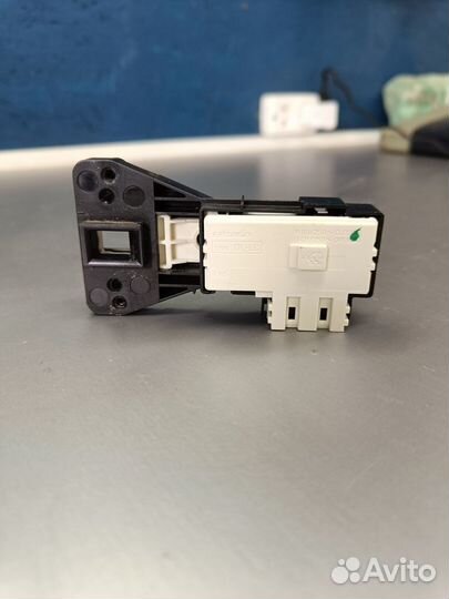 Замок люка(убл) стир.машины Samsung DC64-01538A