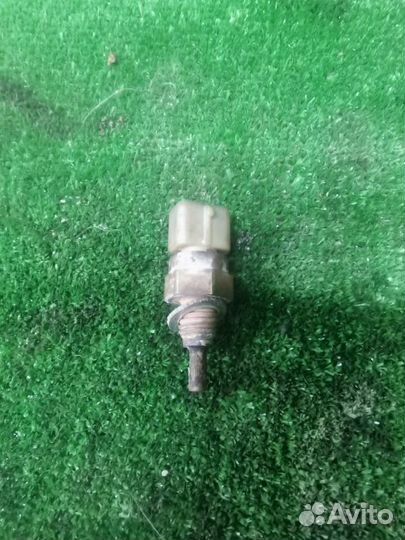 Датчик температуры охлаждающей жидкости Kia Sephia