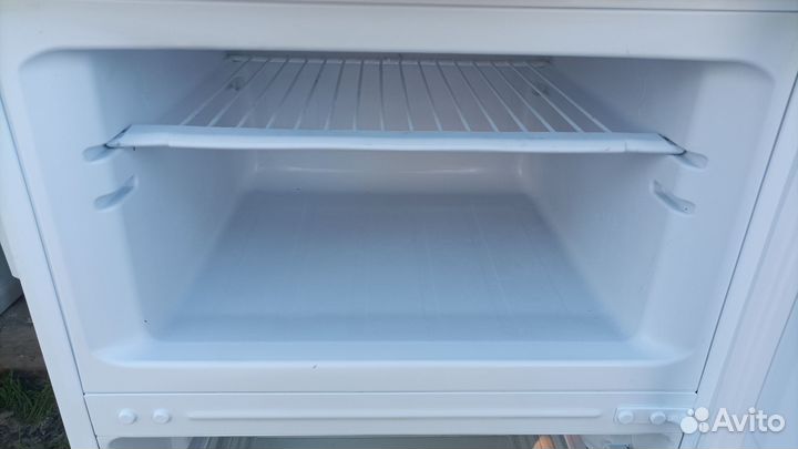 Холодильник indesit