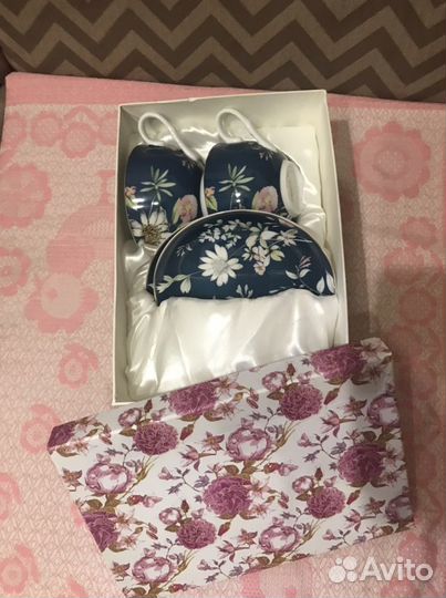 Набор чашек с блюдцами