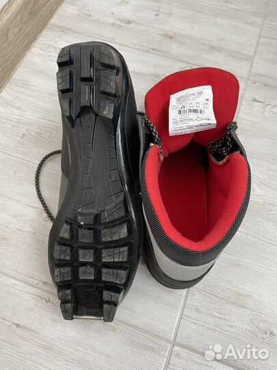 Продам лыжные ботинки
