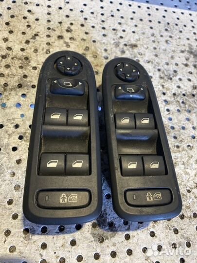 Блок управления стеклоподъемниками Peugeot 308
