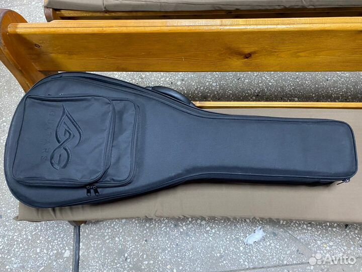 Акустическая гитара