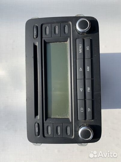 Магнитофон штатный Пассат б6 Джетта 5 Гольф