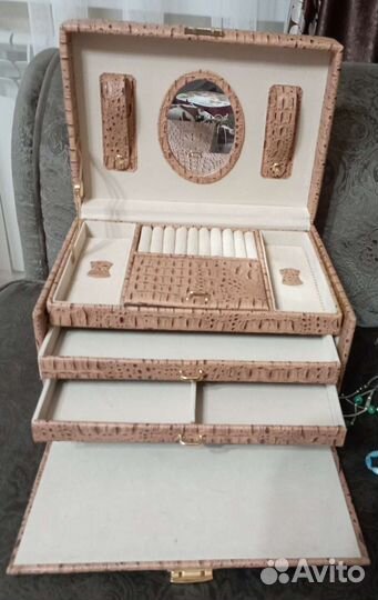 Шкатулка для ювелирных украшений