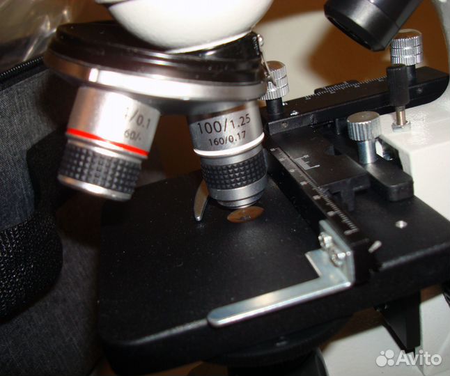 Микроскоп с широкоугольными 10X и 50X окулярами