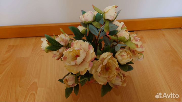 Букет из искусственных цветов Розы в горшке