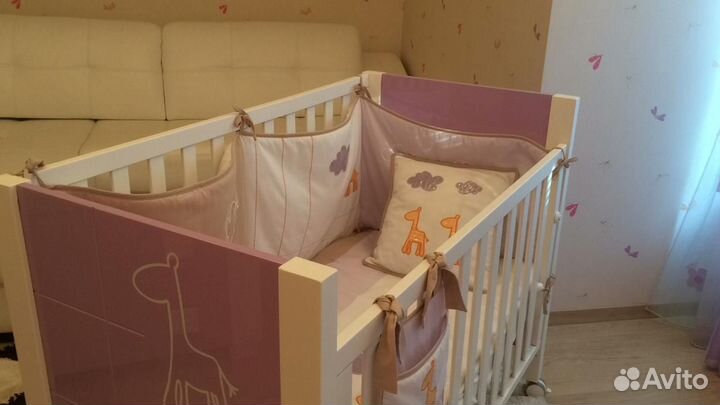 Комплект детской мебели- кроватка, шкаф, комод, пе