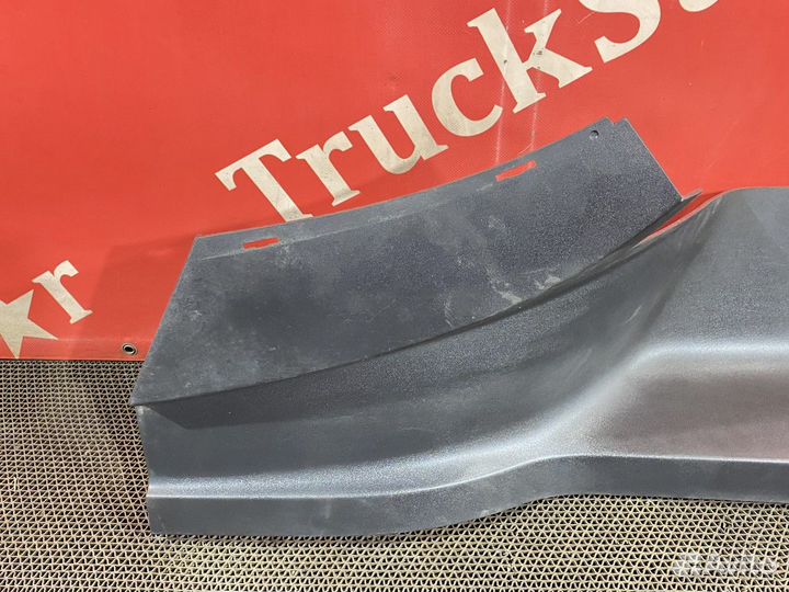 Накладка корпуса подножек левая Volvo FH