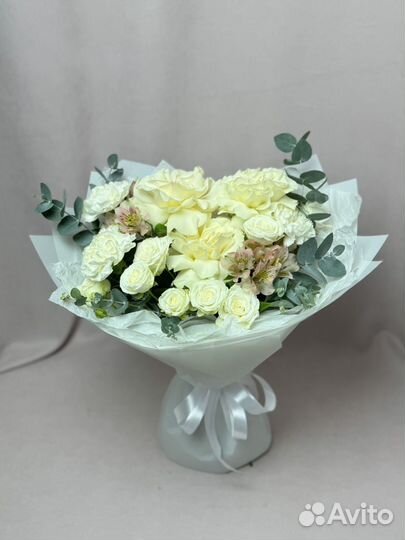 Красивый сборный букет, в 2х цветах