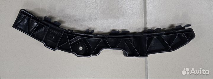 Кронштейн заднего бампера правый KIA Ceed ED Хэтч