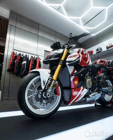 Ducati Streetfighter V4 supreme