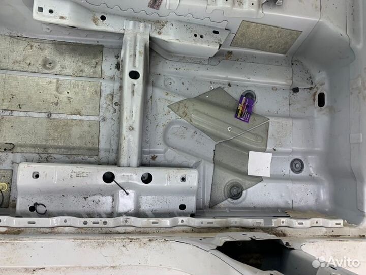 Центральная стойка кузова левая Skoda Rapid 1