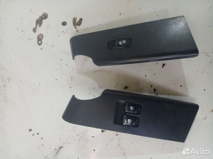 Кнопка стеклоподъемника правая Chevrolet aveo t250