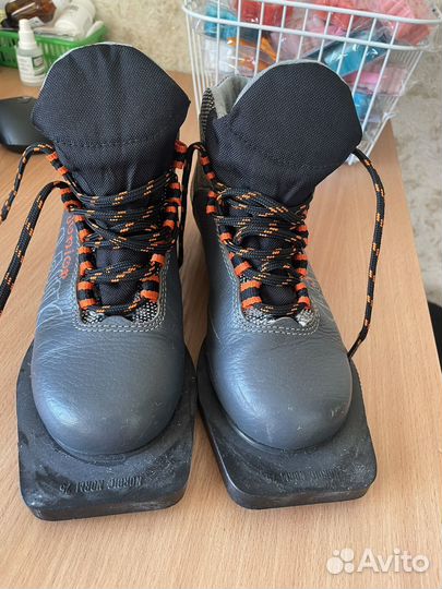 Лыжные ботинки