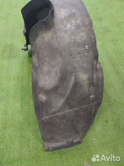 Подкрылок передний левый Volvo V70