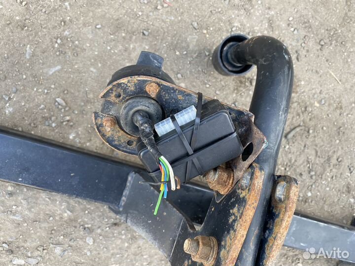 Фаркоп LADA vesta