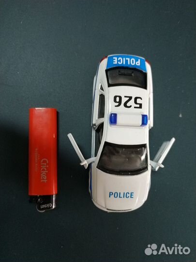 Модель автомобиля audy a4 полицейская, welly