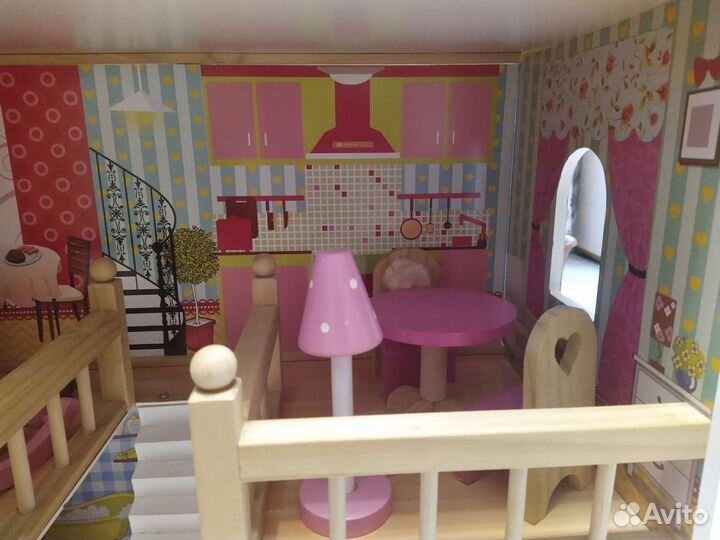 Кукольный домик с мебелью