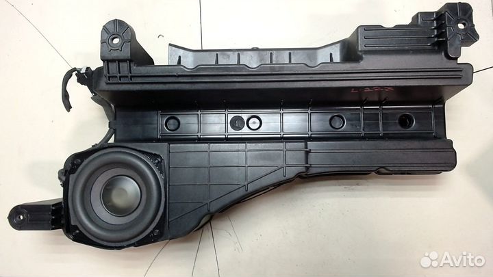 Сабвуфер Cadillac SRX, 2014