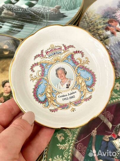 Тарелка с портретом Елизаветы II Англия