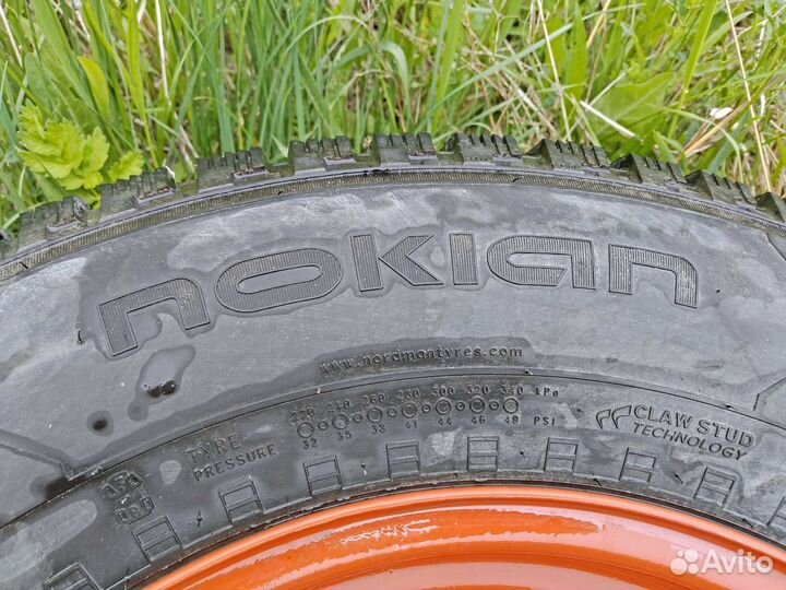 Шиповка Nokian 235/75/R16 на Дисках Land Rover 4шт