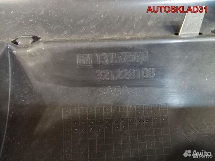 Решетка радиатора Opel Zafira B 13157590