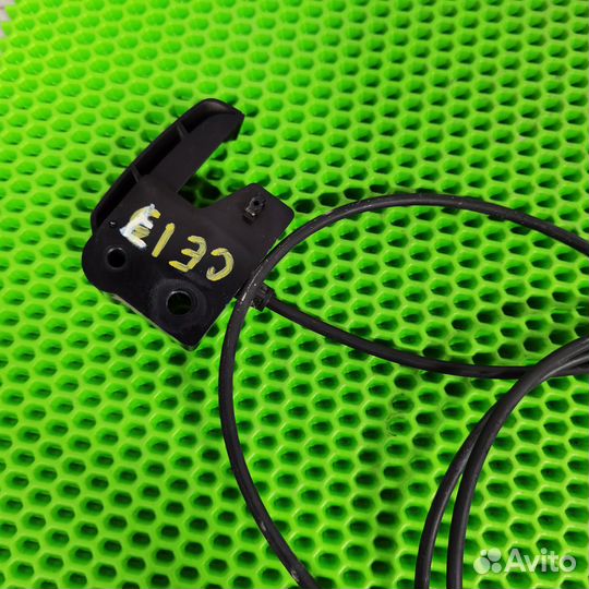 Замок капота с тросиком Cadillac Escalade GMT800