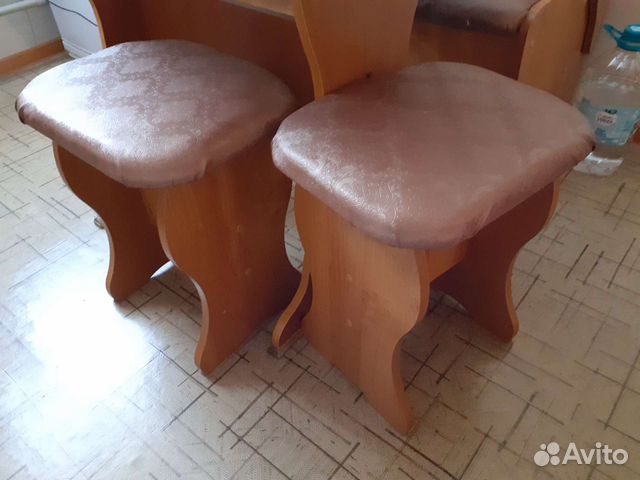 Кухонный стол и стуль