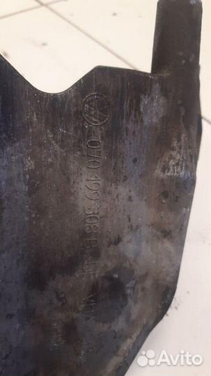 Кронштейн двигателя правый Volkswagen Touareg