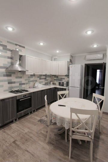 2-к. квартира, 90 м², 7/10 эт.