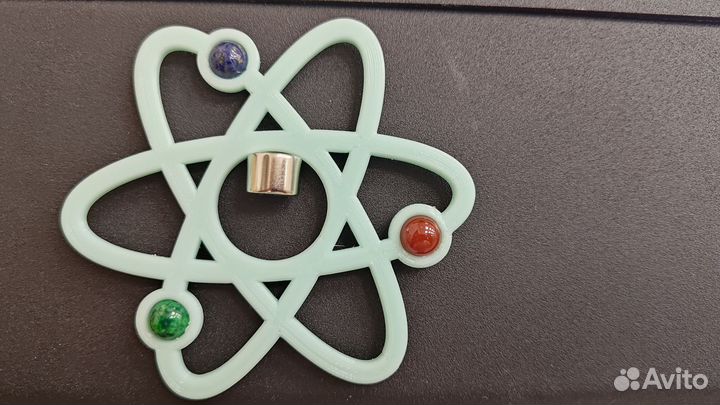 Фигура модель атома брелок