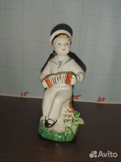 Фарфорная статуэтка 