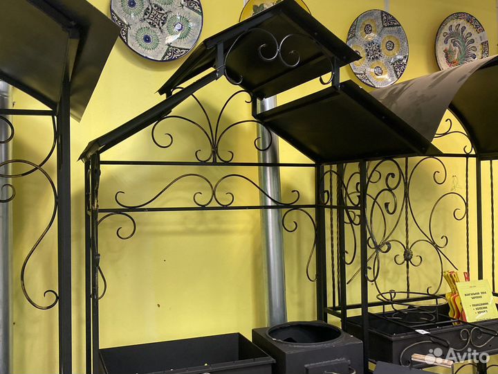 Мангал с крышей с печью