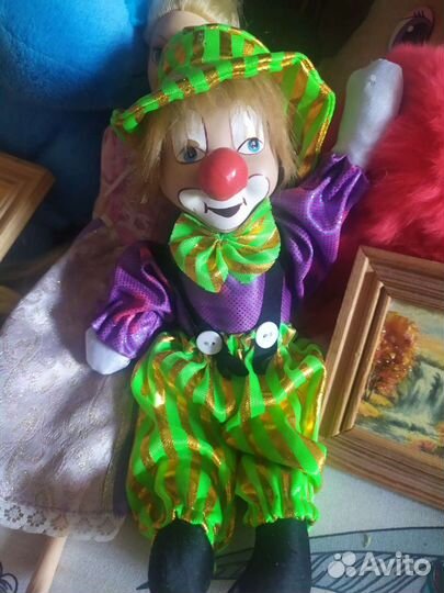 Фарфоровая кукла клоун