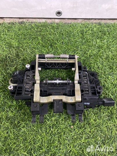 Кронштейн ручки двери передний левый Audi A8 D3