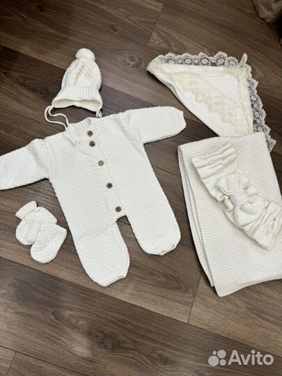 Комплект на выписку вязанный