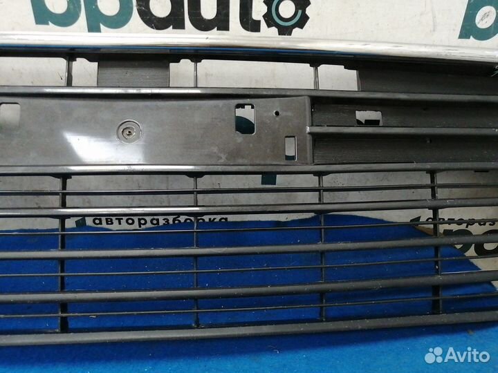 Решетка переднего бампера 53112-33160 Toyota Camry