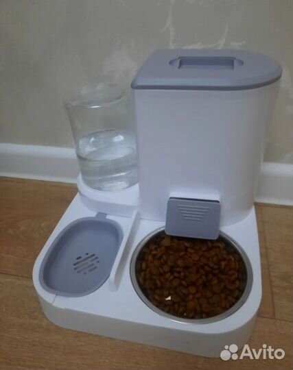 Автоматическая кормушка для кошек и собак новая