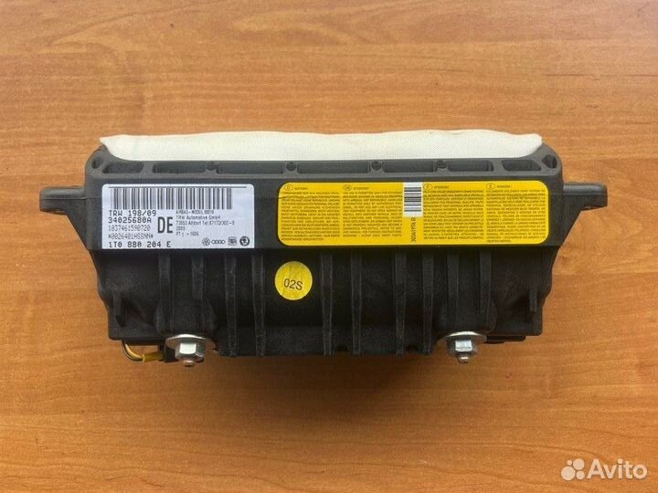 Подушка безопасности пассажира Vw Touran cavc 2009