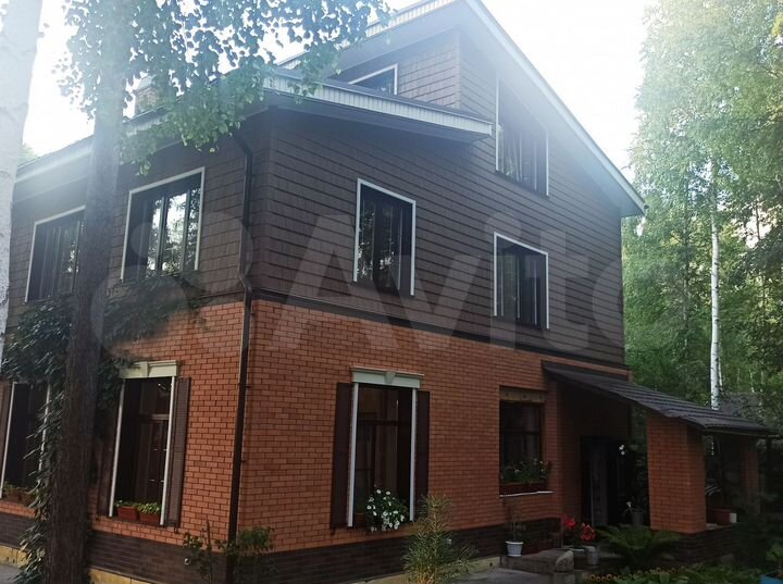 Дом 183 м² на участке 10 сот.