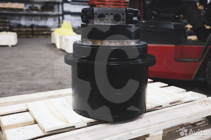 Редуктор хода в сборе с гидромотором solar225NL-V