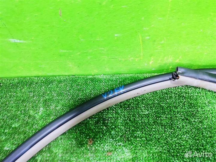 Уплотнитель проема двери передней правой Toyota Y