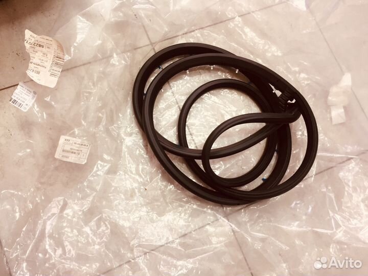 Уплотнитель проема двери Audi A4