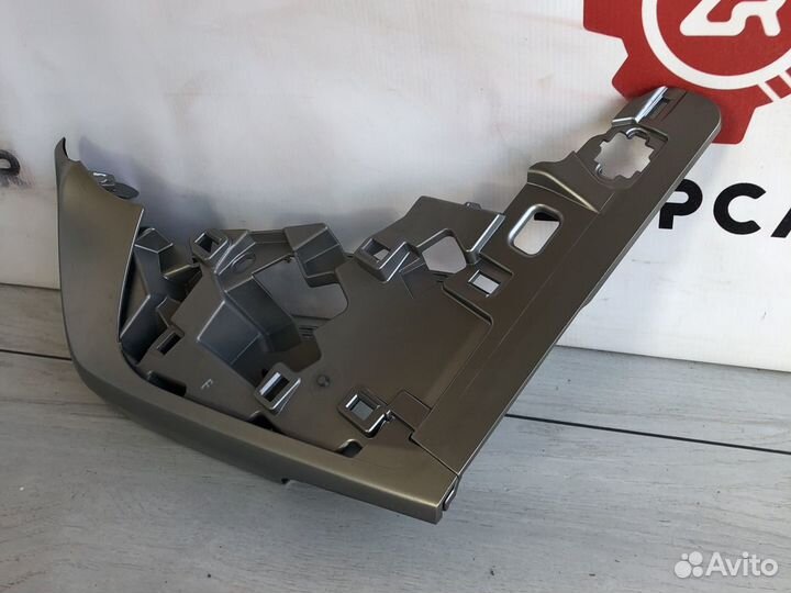Toyota Land Cruiser 200 Накладка консоли