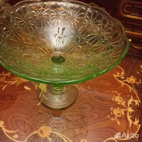 Антикварная ваза для фруктов на ножке