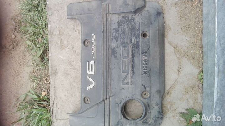 Пластиковая накладка на двигатель nissan cefiro