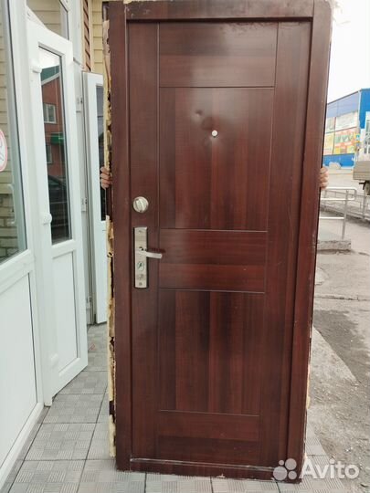 Продам сейф дверь б/у