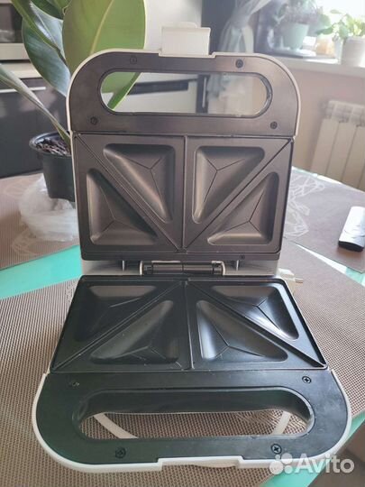 Сендвичница