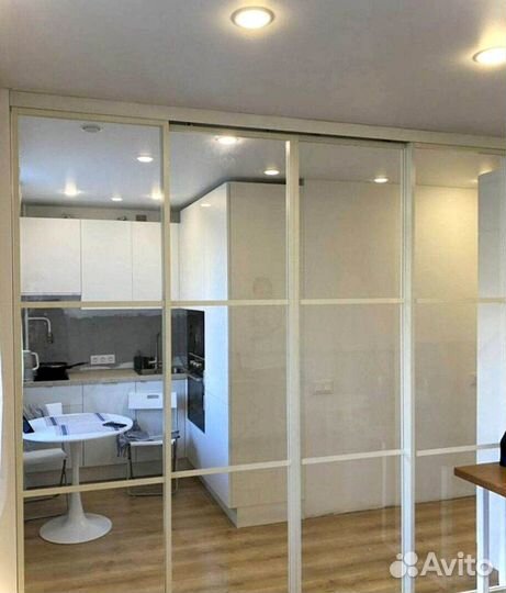 Раздвижная перегородка с матовым стеклом